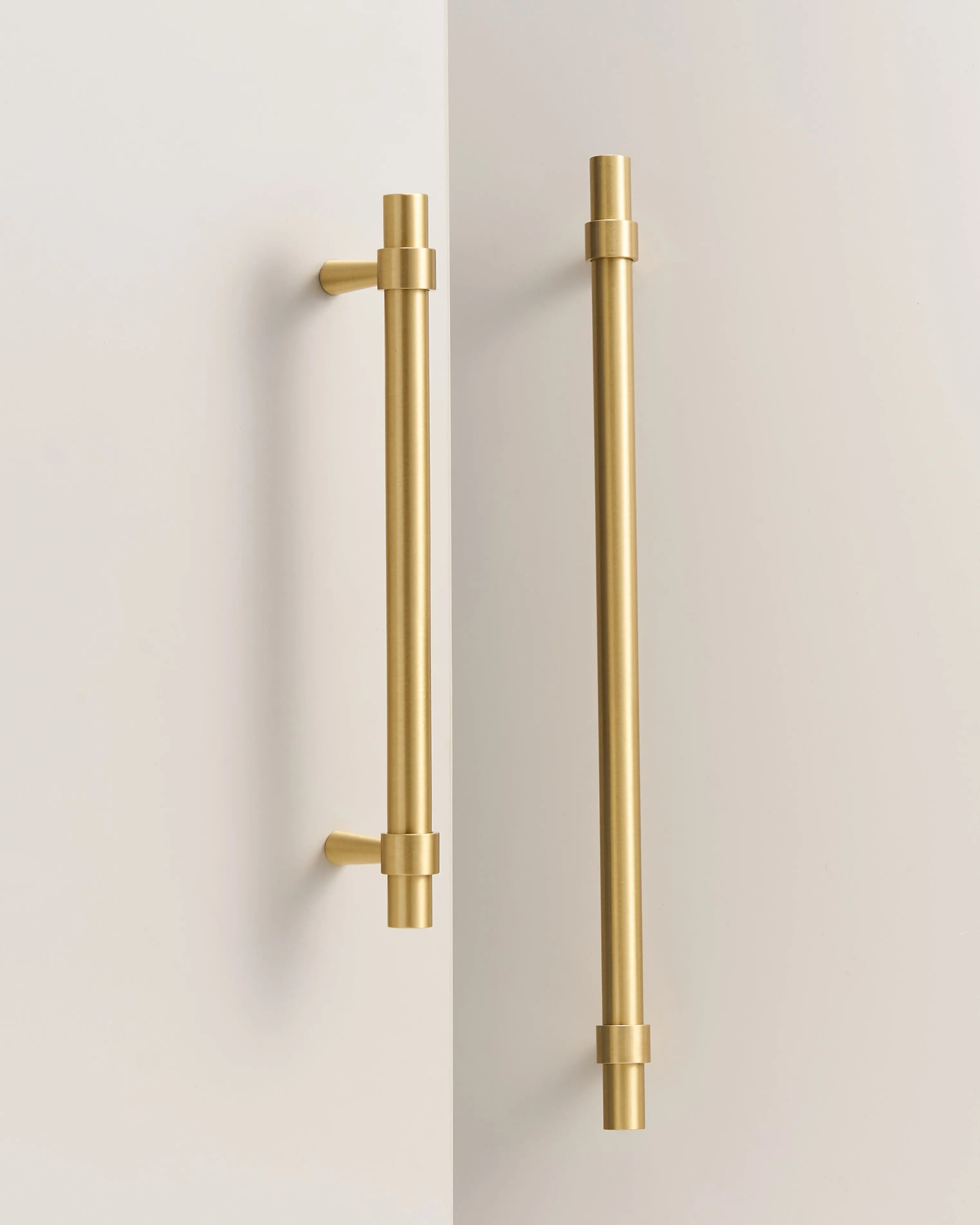 HUDSON TUBULAR BRASS CABINET PULL IN BRUSHED BRASS