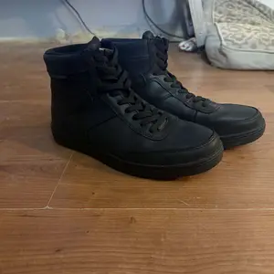 LaceLinks High-Quality Flat Elastic Shoelaces - Ideal for Dress, Sports, and Hiking Shoes for Superior Comfort and Style