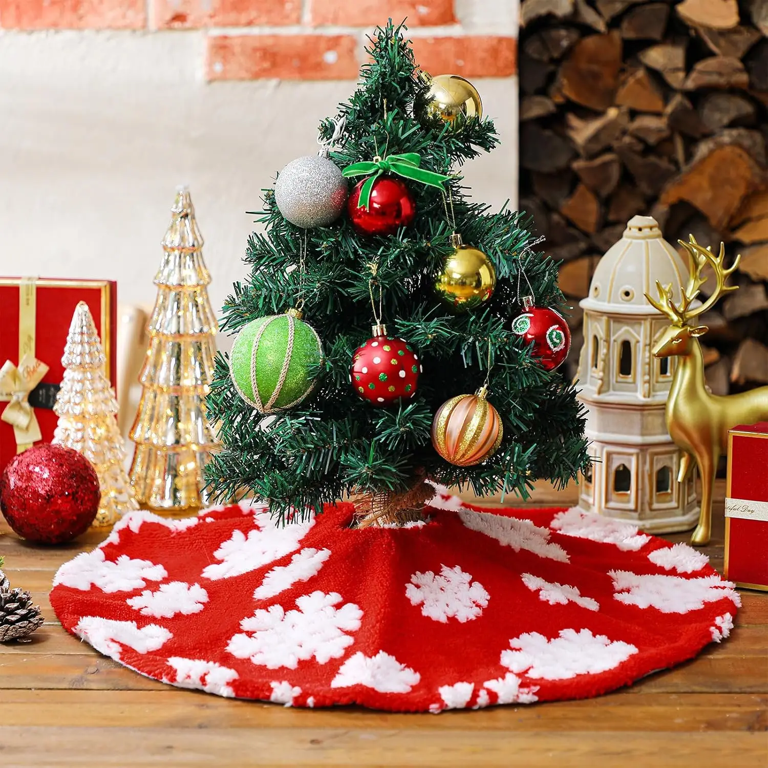Christmas Tree Skirt 24 Inch Red White Plush Snowflake Tree Skirt for Xmas Tree Soft Faux Fur Mini Christmas Tree Skirt Small Tree Skirt for Holiday Party Decorations Christmas Tree Decor