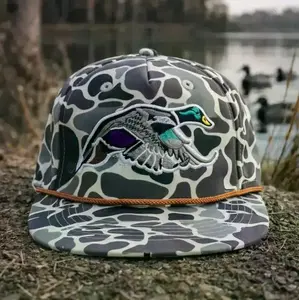 Camo Flying Duck Snapback Hat, Mallard Embroidered Hunting Cap, Waterfowl Outdoor Trucker Hat, Vintage Camouflage Flat Brim Hat for Hunters