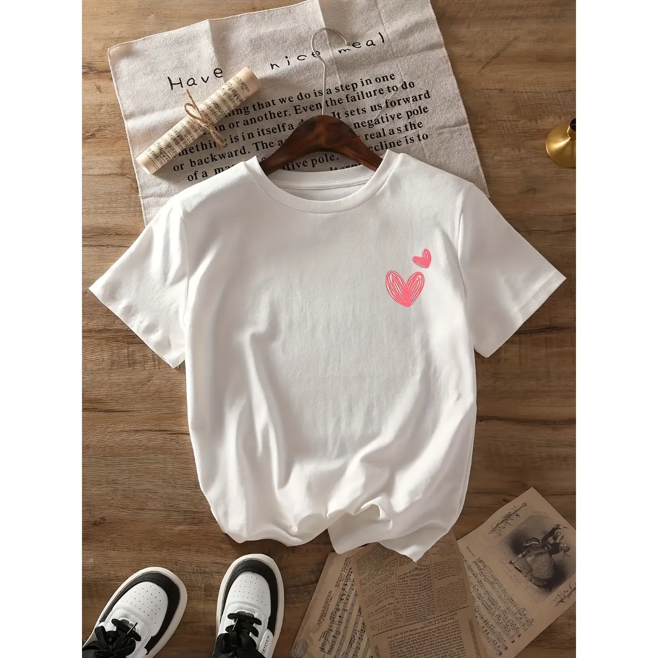 Men's Love and fashion with a pink heart motif Graphic T-Shirt - Short Sleeve Crew Neck Regular Fit Casual Wear | Soft & Breathable Fabric, Durable Print, Everyday Comfort, Machine Washable, casual and charming Everyday spring and summer wear display