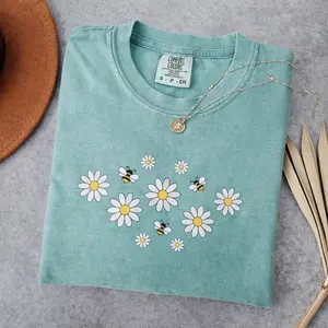 Comfort Colors Daisy Bee Shirt Cute Floral Graphic Tee Vintage Spring Aesthetic T-Shirt Soft Girl Cottagecore Unisex Top