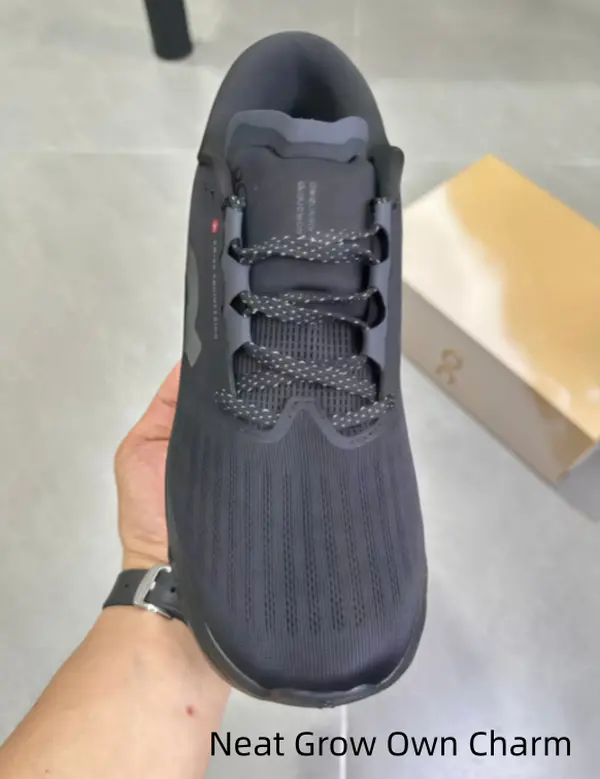 Obsessed with this sleek full-black lightweight trainer with eye-catching hollow cushion for all-day outdoor runs