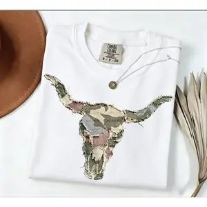 Comfortable colorful camouflage longhorn bull head patchwork T-shirt, western bull head pattern, quilted farm animal head T-shirt, plaid floral country style bull head enthusiast T-shirt