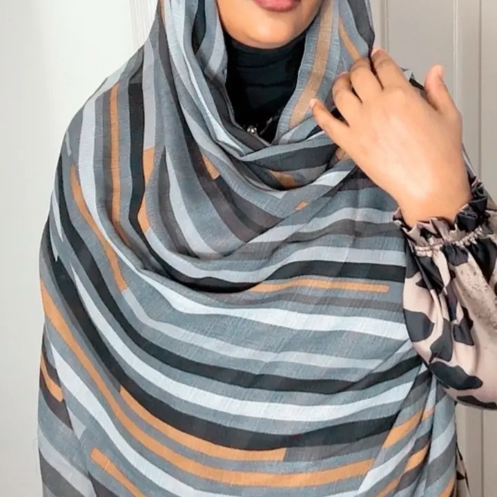 Muslim Women Hijab Khamaro Qurux Badan Striped Design Soft Material Comfortable Fit