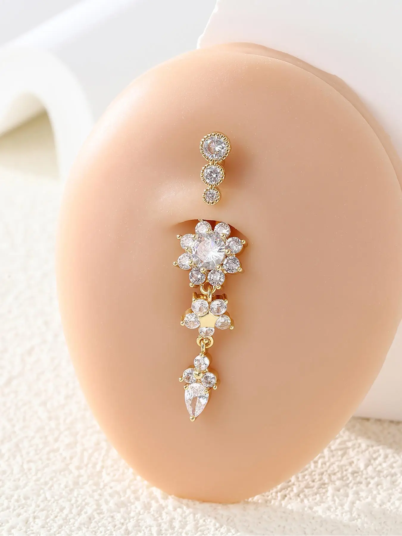 1 Piece Minimalist Elegant Rhinestone Flower Decorated Navel Ring, Simple Design All-match Stylish Navel Ring, Women's Casual Tassel Design Body Jewel