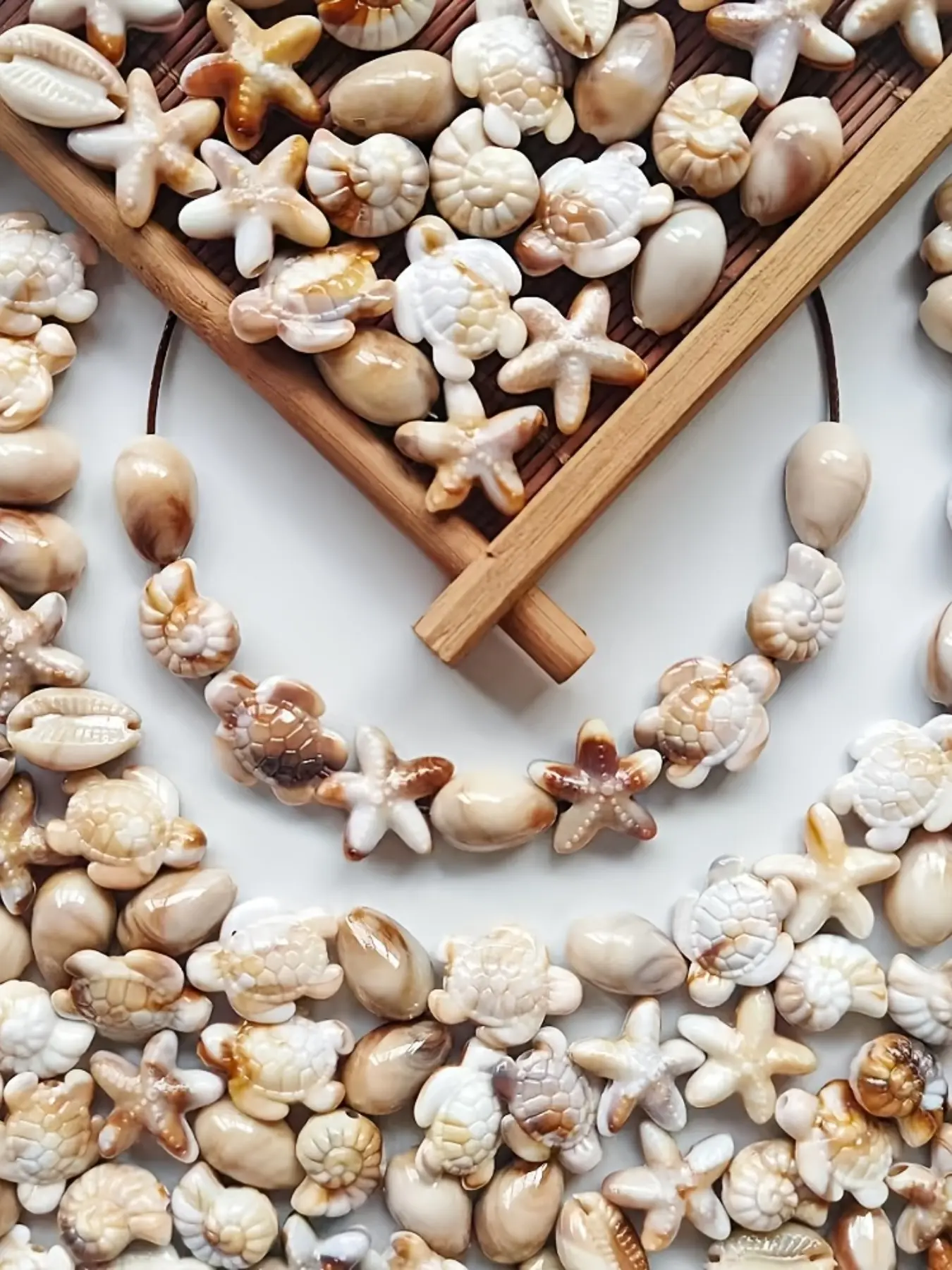 60Pcs 4-Style Mixed Sea Shell Beads, Bead Assortment, Beads Set, Beads And Accessories, Bohemian Vacation Style Fade-Resistant Acrylic DIY Beading Accessories, Beads For Crafts, with Realistic Shapes, Perfect for Vacation & Daily Wear, DIY Jewelry Making