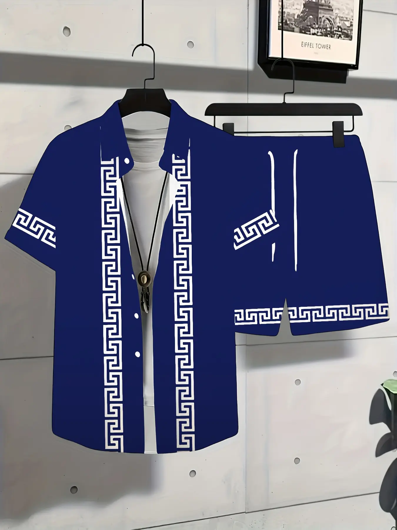 Men's oversized printed casual suit - Novel short-sleeved button-down top and fitted shorts set, made of polyester fabric, machine washable, summer beachwear, vacation clothing | Tropical print design | Polyester fabric, beachwear,