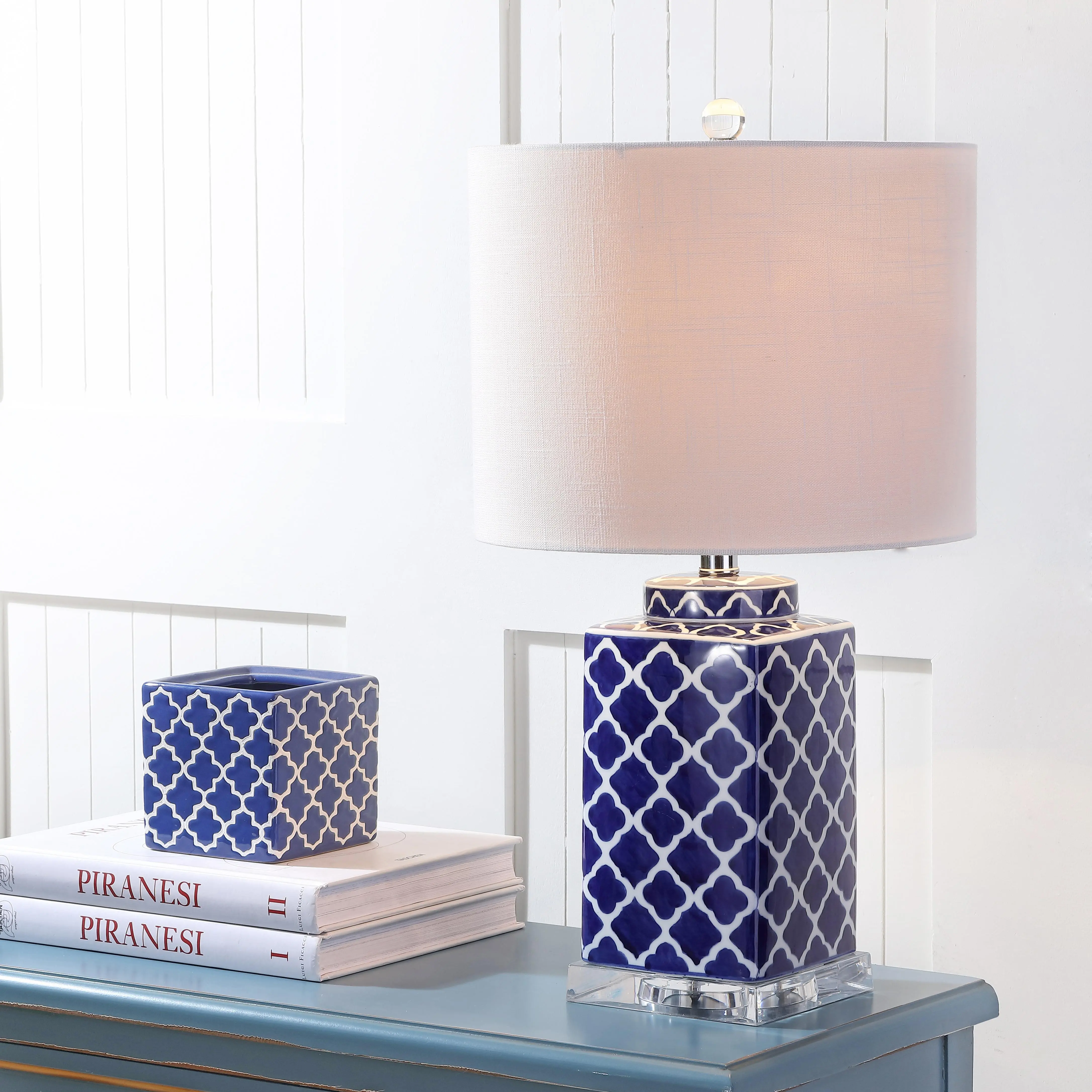 JONATHAN Y Clarke Chinoiserie Ceramic LED Table Lamp 23", Blue/White | Hand-Painted Trellis Ginger Jar Design, Linen Drum Shade, Rotary Switch, UL Listed, LED Bulb Included