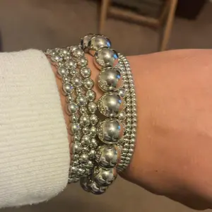 7-Piece Elegant Casual Women's Faux Pearl Resin Stretch Bead Bracelet Set, Silver Color Handcrafted Jewelry for Weddings and Parties