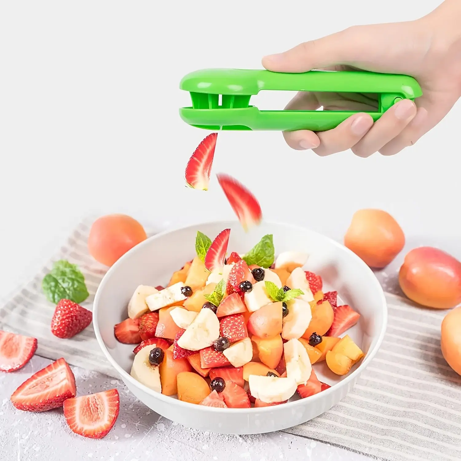 Grape Slicer Tomato Cherry Strawberry Cutter, Kitchen Tool for Fruit Salad, Multi-Functional Vegetable Cutter, No Blade Design, Vegetable Cutting Slicer, Kitchen Gadget