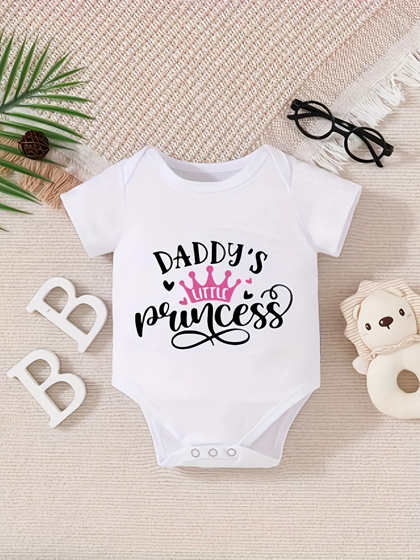 White Baby Girl Short Sleeve Onesie, Daddy's Little Princess Pink Crown Heart Cursive Father Daughter Infant Cotton Bodysuit