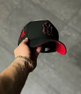 New Era New York Yankees  9FIFTY Black Fitted Cap Red Visor Clean Minimal Streetwear