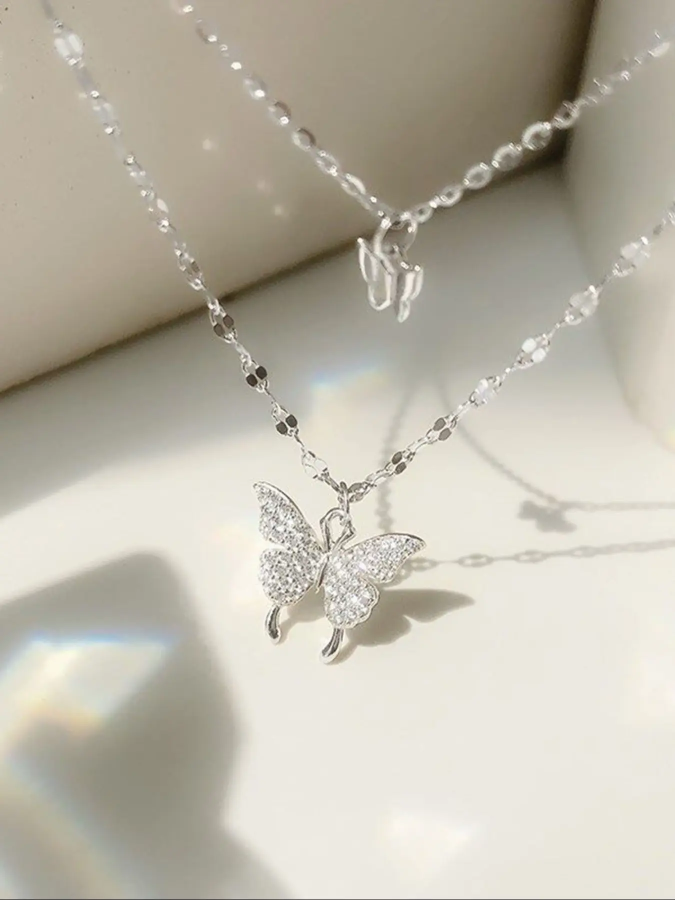 Trendy Sparkling Rhinestone Butterfly Necklace for Women, Rhinestone Decorated Necklace, Layered Jewelry with Clavicle Chain, Elegant Minimalist Jewelry Gift, Modern Versatile Accessories, Charms Necklace, Dainty Necklaces