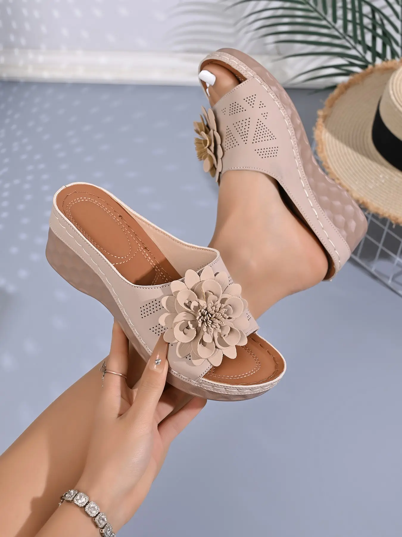 Women's Floral Wedge Sandals, Open-Toe Strap Outdoor Shoes, Summer Breathable Casual Footwear, Daily Commute Versatile Beach Mom Shoes, Floral Design Sandals, Casual Fashion Sandals, Floral Pattern Sandals