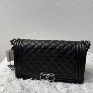 Pre-owned CHANEL Lamb skin Crossbody Bags Le Boy bag