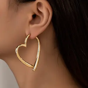 A Pair of New Fashionable Minimalist  Vacation Heart Earrings