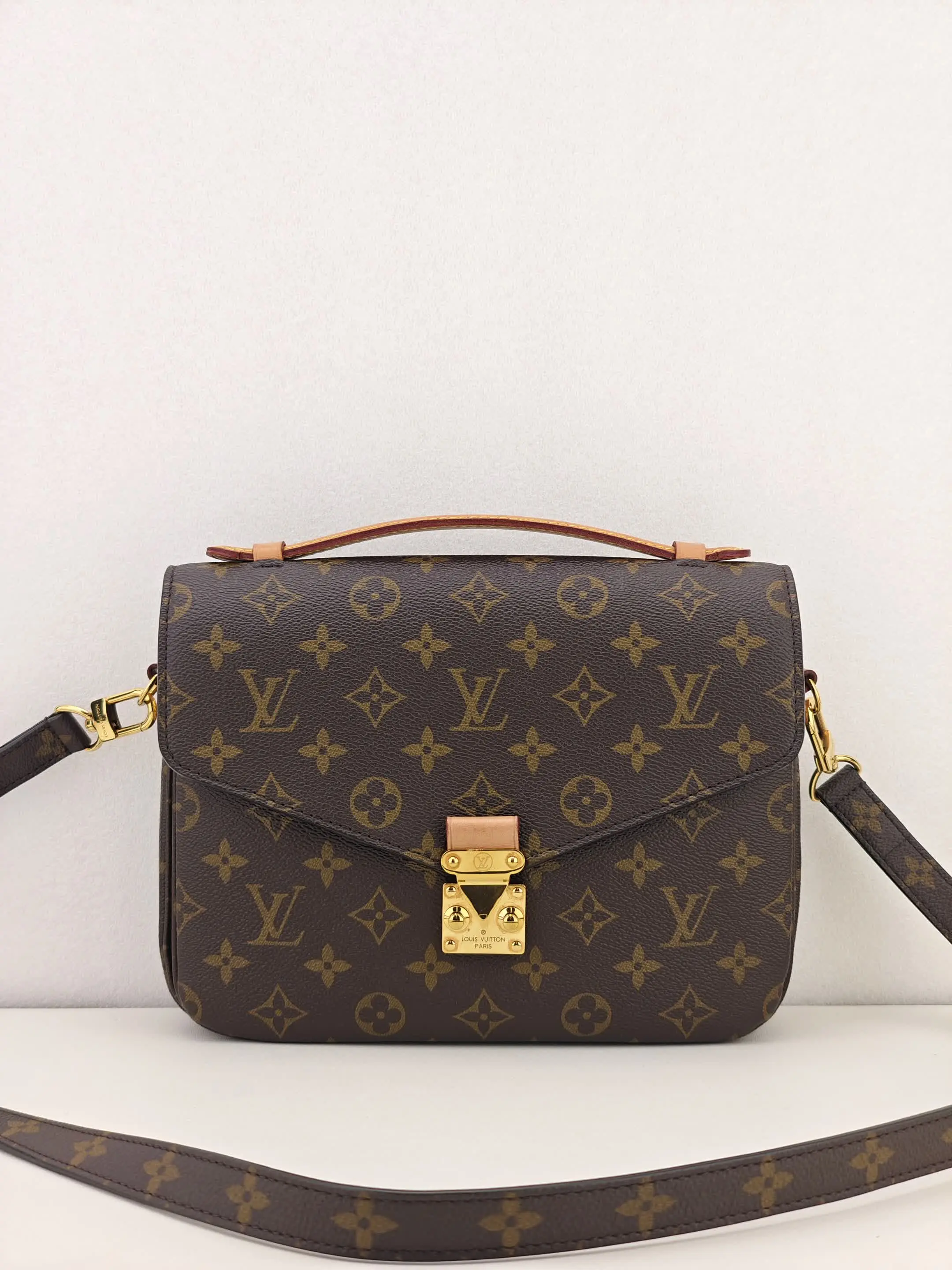 Pre-owned Monogram coated canvas Crossbody bags Louis Vuitton Monogram Canvas Pochette Metis Crossbody Bag【SK4210】