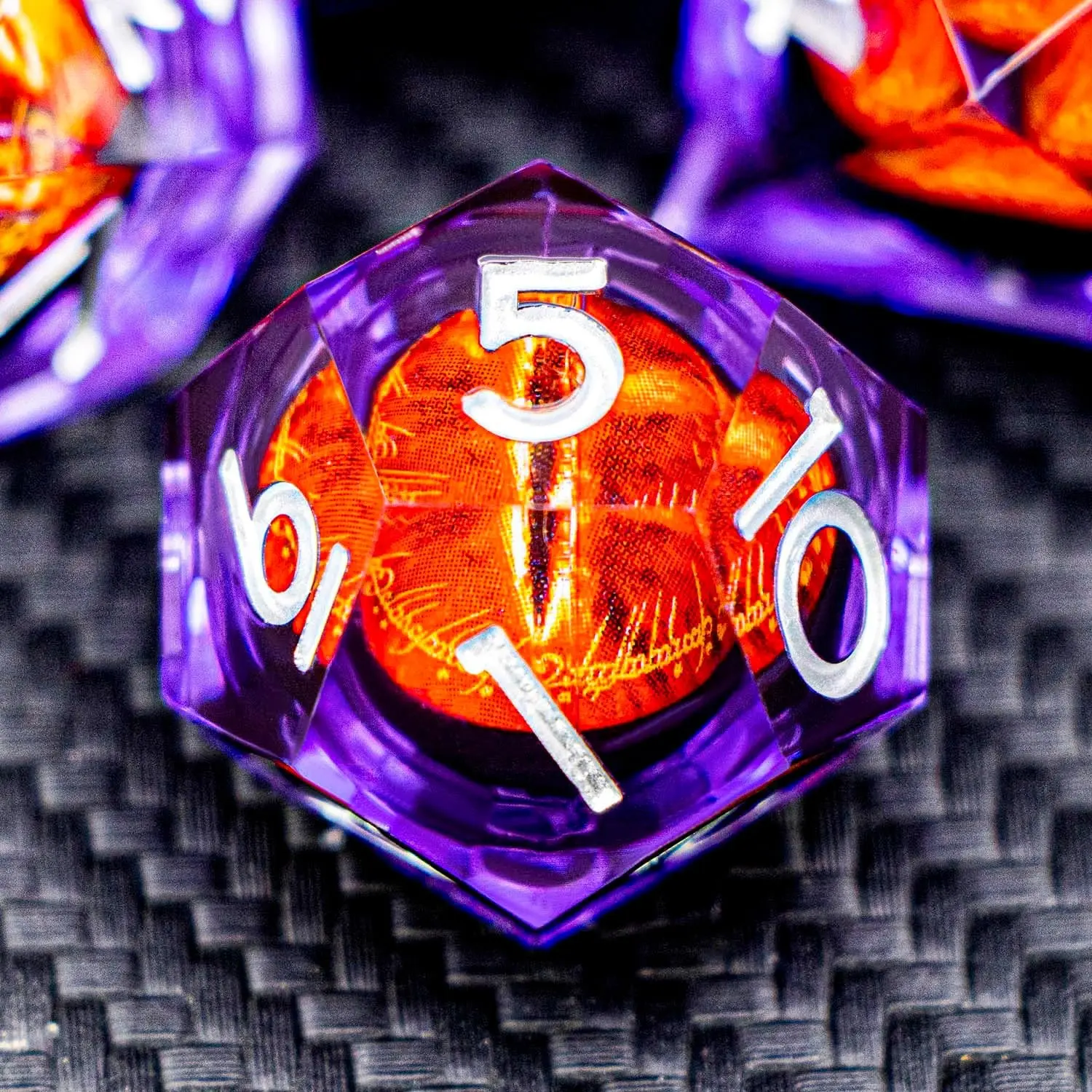 7 Transparent Rainbow Eye Liquid Core Resin Dice Set, Silver Color Numbers, Smooth Wear-Resistant, Perfect for D&d, Coc, Mtg Tabletop Games