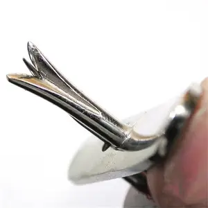 A Single Bead Knotting Tool Designed for Making Secure Knots, Perfect for Crafting Pearl. This Making Tool Offers a High-Quality Feel And Is Easy to Use. (Black Or White Colors Will Be Shipped at Random.)