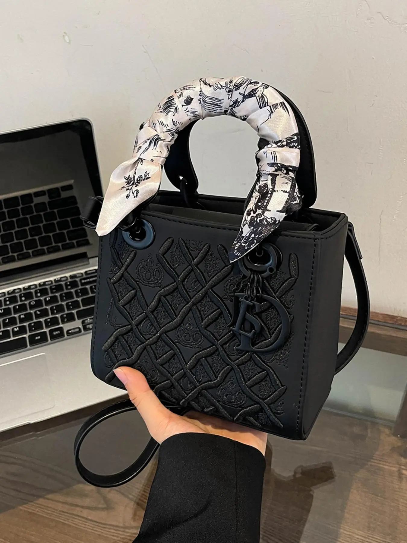 Fashionable Embroidering Design Handbag, Women Handbags, Casual Versatile Shoulder Bag with Ribbon Decoration, Trendy High-quality Daily Purse Commuti