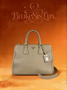 Pre-owned PRADA Galleria Medium Bag in Light Grey Vitello Daino Leather & Gold Tone Hardware