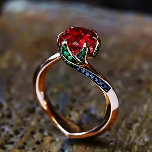 1 Piece Rose-Shaped Synthetic Red Garnet Ring, Inlaid with Green Cubic Synthetic Zirconia, Rose Gold Plated Copper Band - Elegant Wedding Engagement Jewelry for Women, Suitable for Daily Wear and Special Occasions