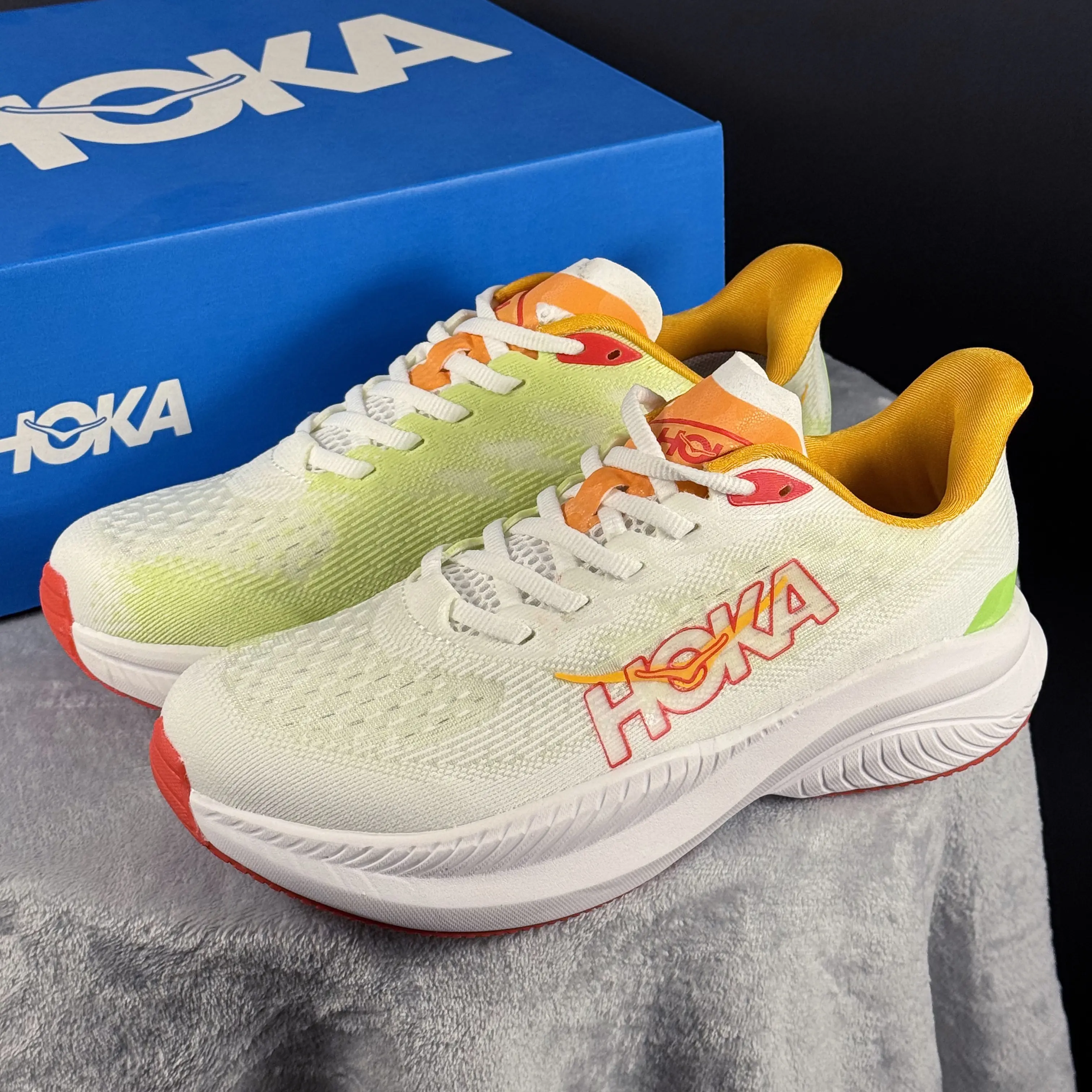 Multi-tone Transitional Streamlined Cushioned Jogging Shoes Porous Knit Upper Breathable for Long Runs & Outdoor Hikes