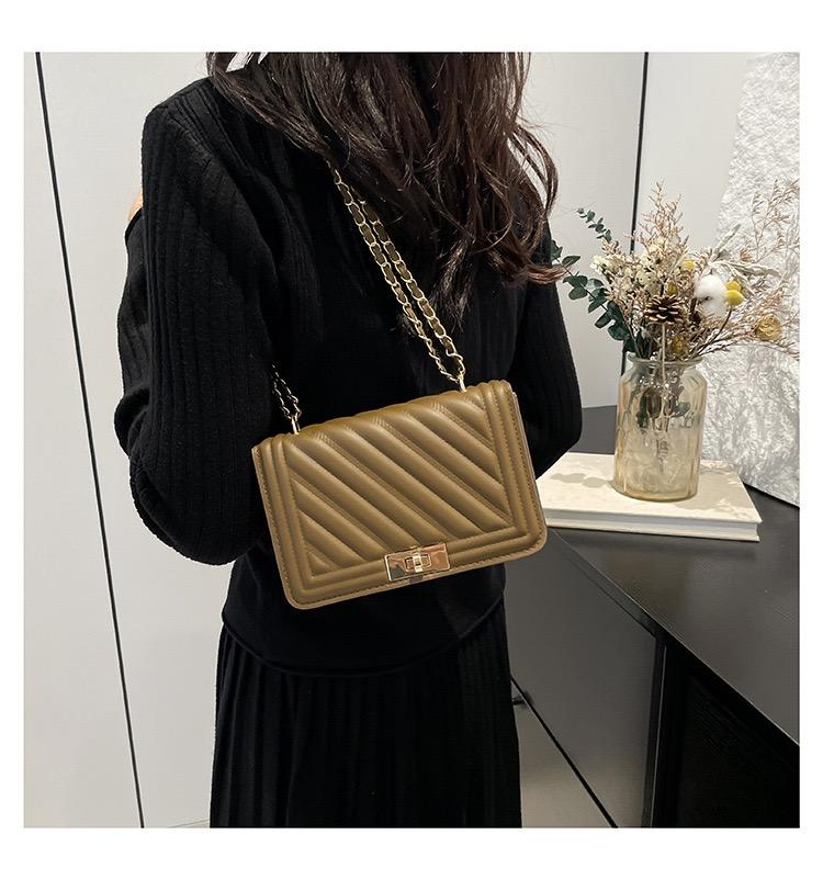 Fashionable New Solid Color PU Embossed Shoulder Bag, Street Commuting Crossbody Bag, Minimalist Women's Chain Small Square Handbag