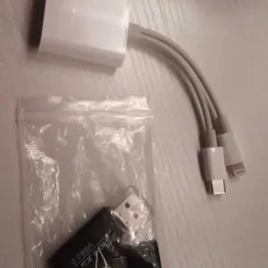 USB-C to SD Card Reader, Multi-Functional Type-C Mobile Phone SD Card Reader, USB C Dongle and USB Port Adapter, Phone Accessory for iPhone 13/14/15/16