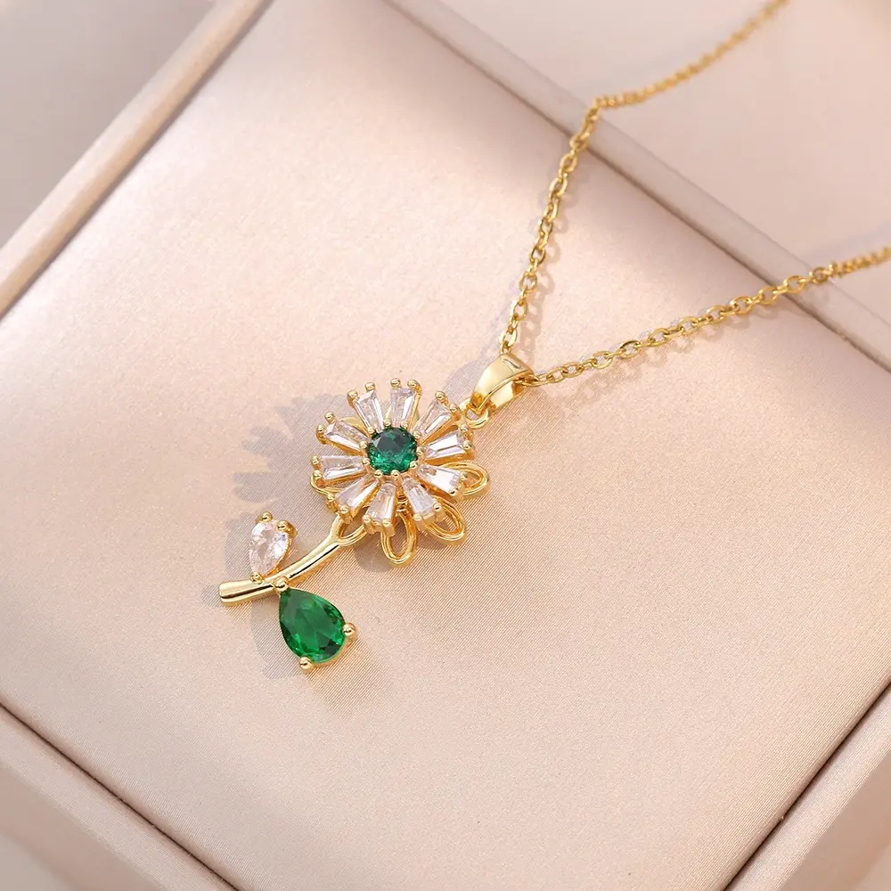 X0570 Green Diamond Necklace