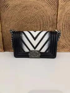 Pre-owned CHANEL Boy Black & White Chevron Lizard Embossed Leather Shoulder Bag with Silver Tone CC Lock