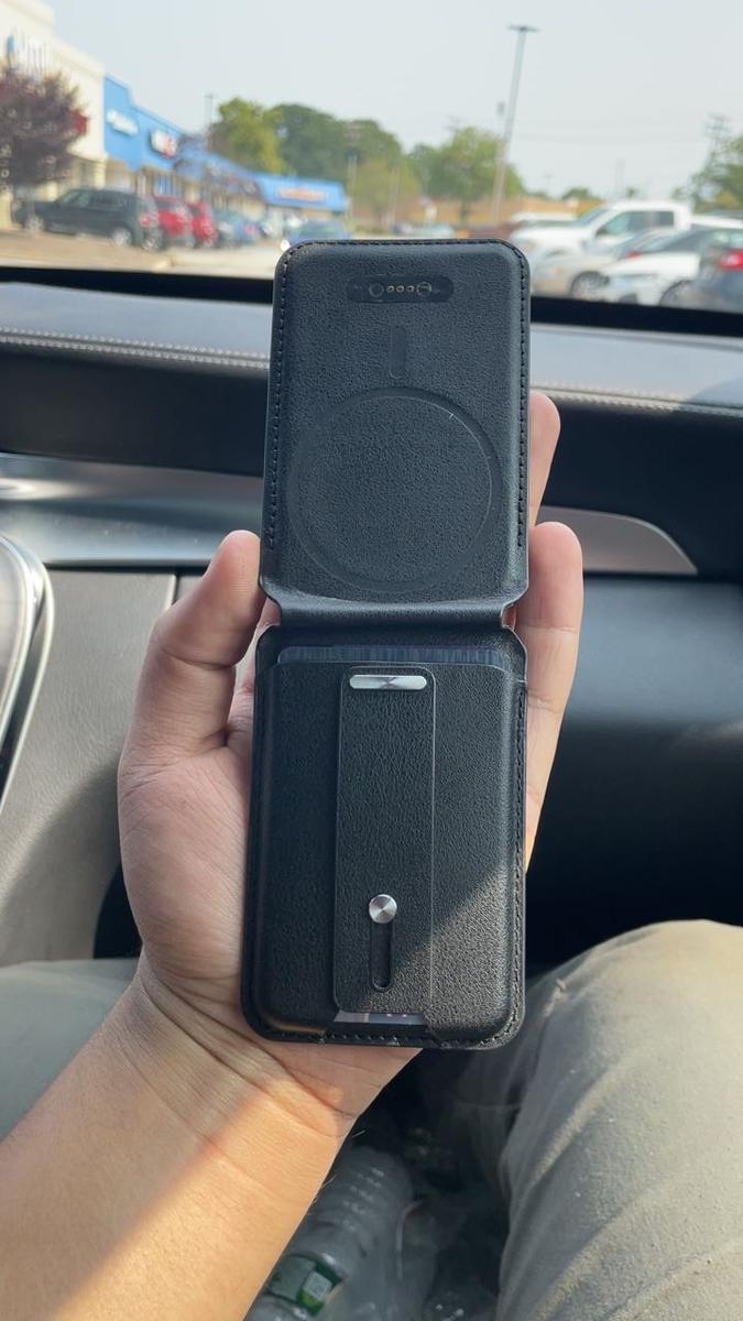 Item: Wallet Stand With FindMy Feature, Black