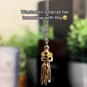 Embrace your loved one: unique & creative valentine's day couple's hug two-tone pendant choker necklace - hot selling european & american style