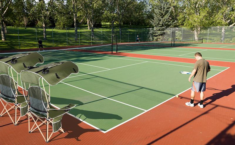 New Upgrade Wide lawn chair, camping chair with foldable sunshade, suitable for beach camping, foldable outdoor fishing/sports | Comes with two cup holders and storage bag