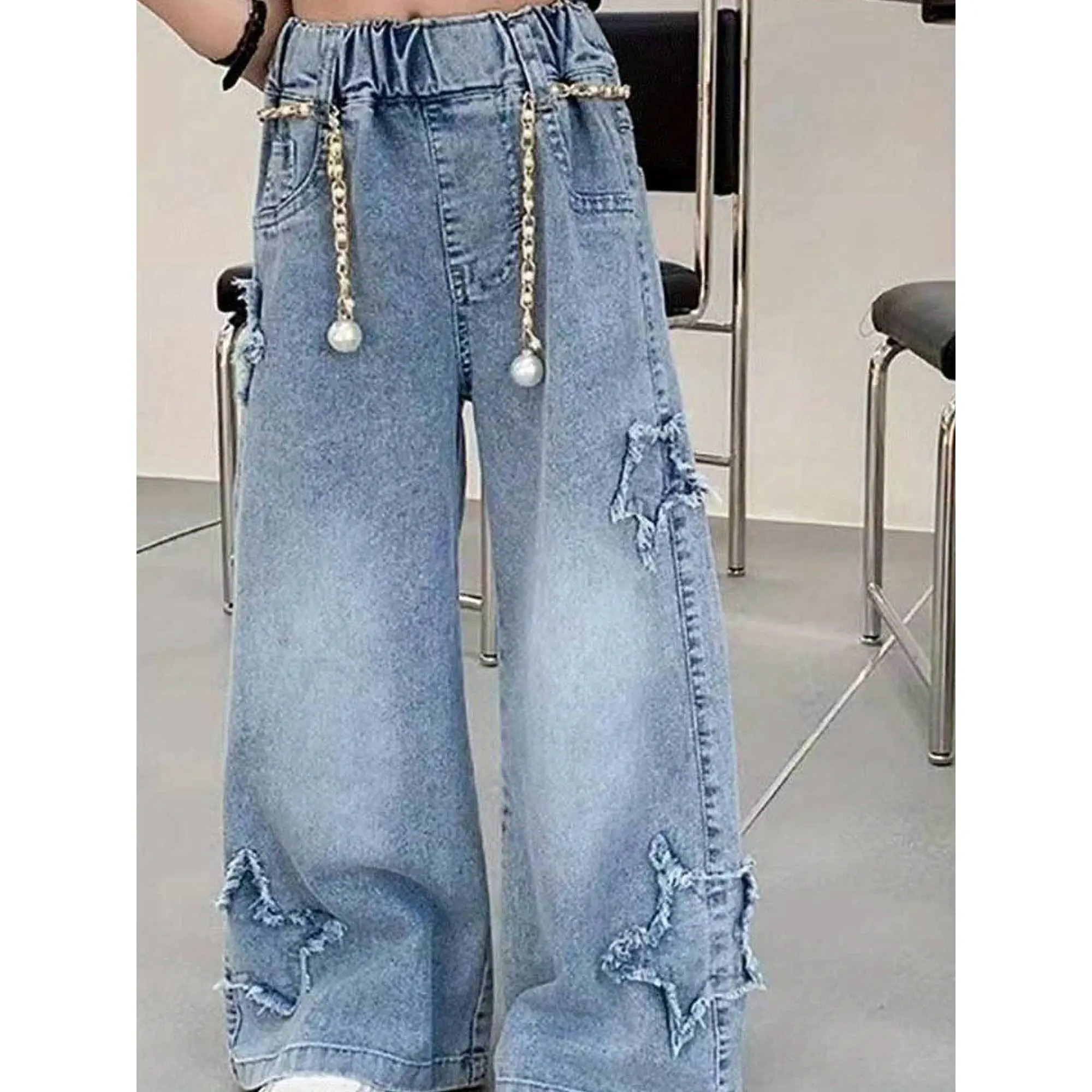Girls' light blue ripped wide-leg jeans, mid-waist, loose fit, soft denim fabric, suitable daily wear to school and outings, versatile trendy children's pants