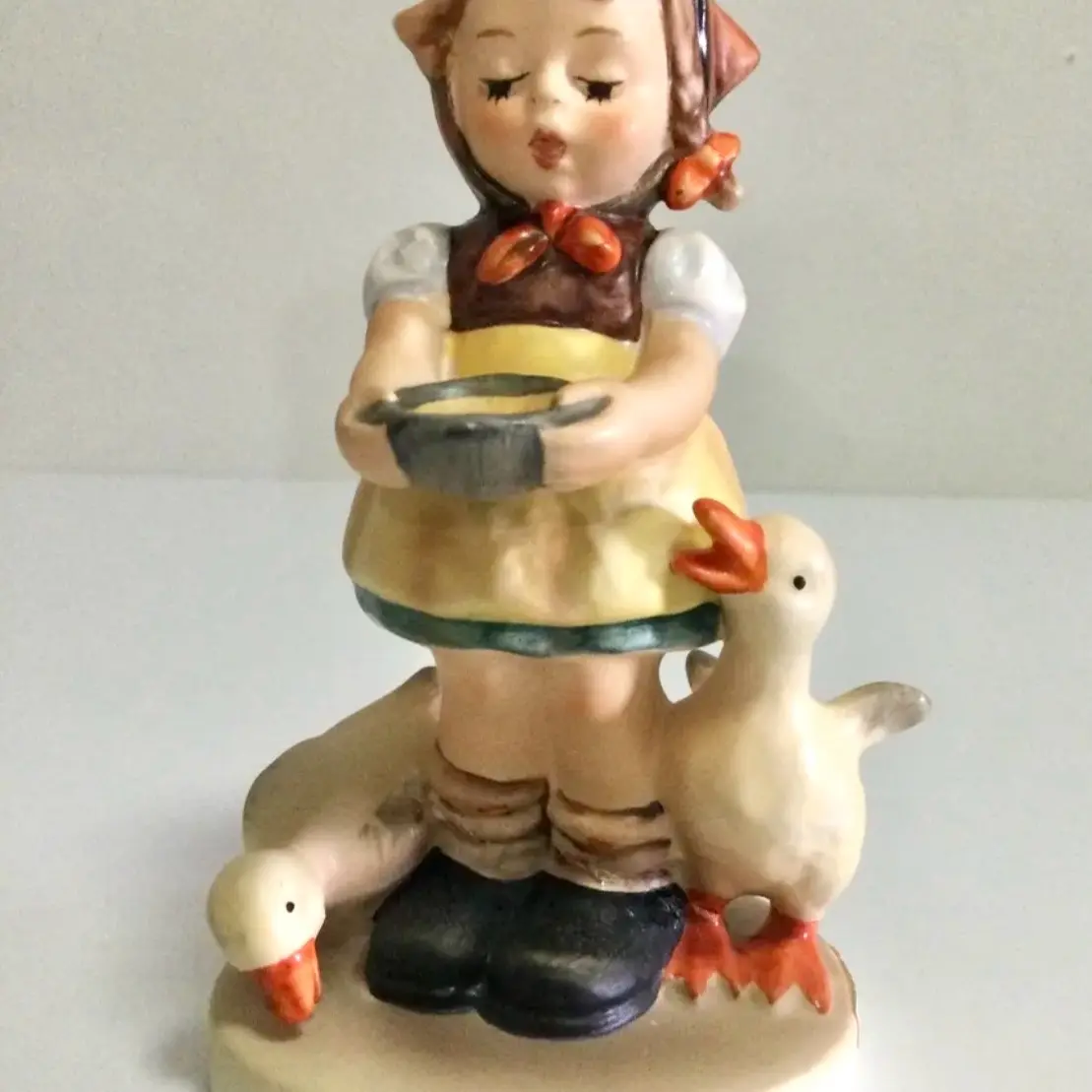 Vintage Goebel By  Hummel  197/2/0 Be Patient Girl Ducks Figurine