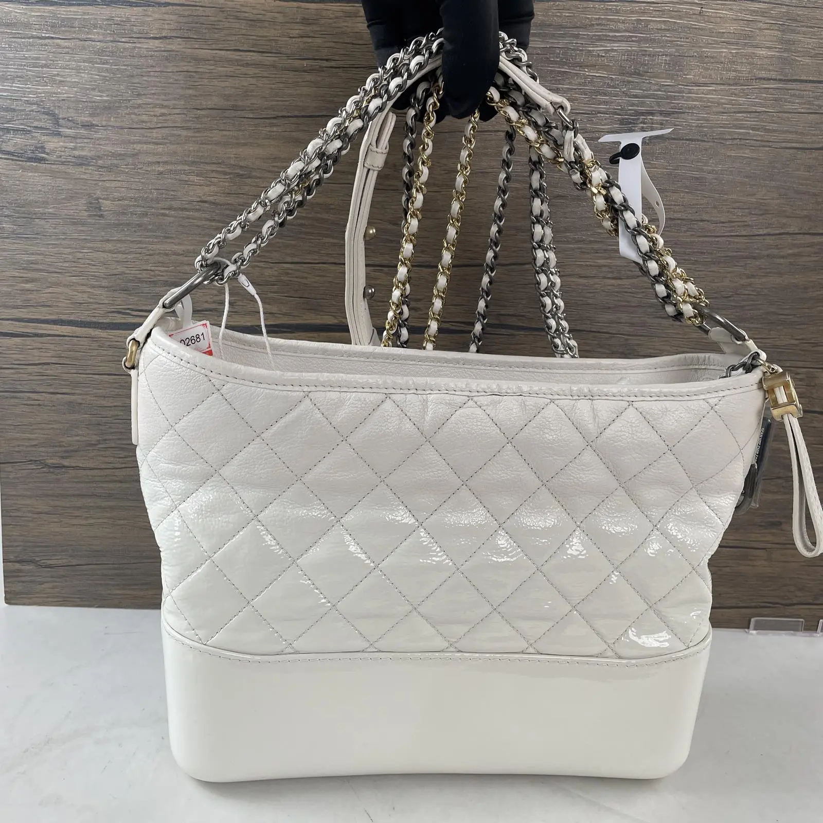 Pre-owned CHANEL leather Crossbody Bags White Glossy Quilted Gabrielle Medium Chain Shoulder Tote Bag with bag charm