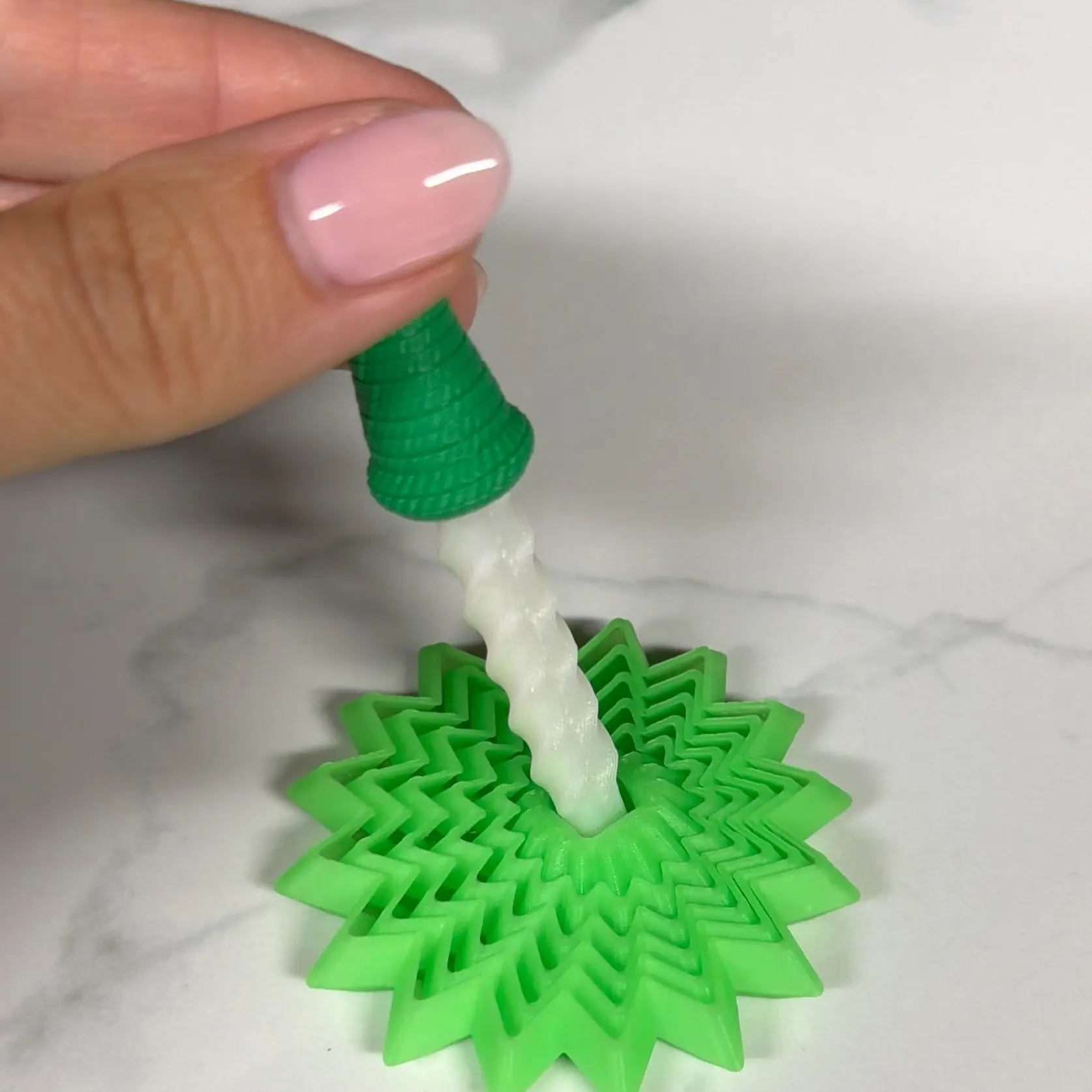 Mini Expanding Fidget Toy, Stress Relief Novelty Toy for Kids and adults