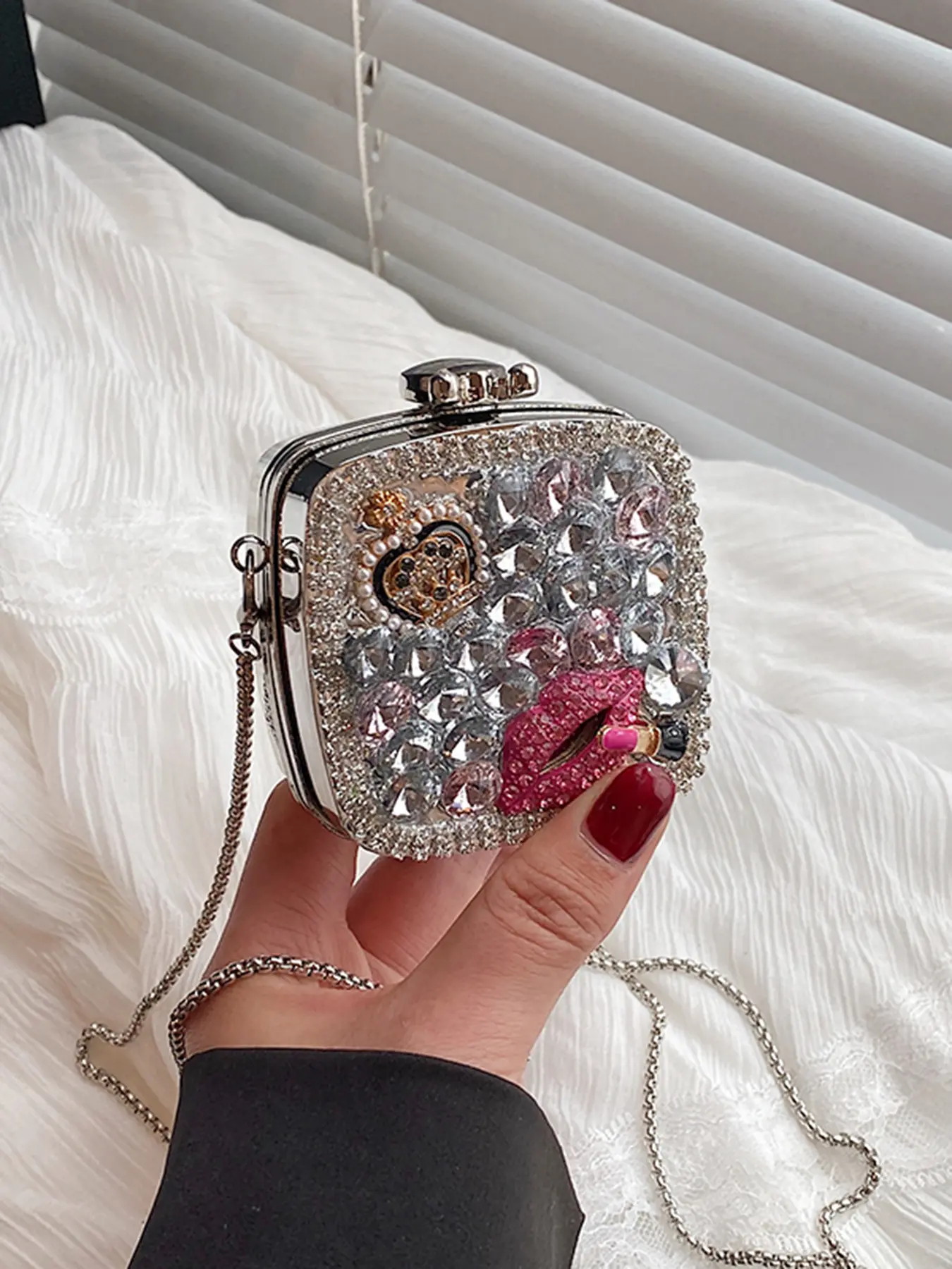 Sparkling and unique women's leisure bag with a sense of design, trendy and versatile exquisite women's headphone bag with red envelope mouth, Elegant bags, suitable for commuting, work, dating, parties, outings, etc Crossbody Shoulder Bag Crossbody Purse