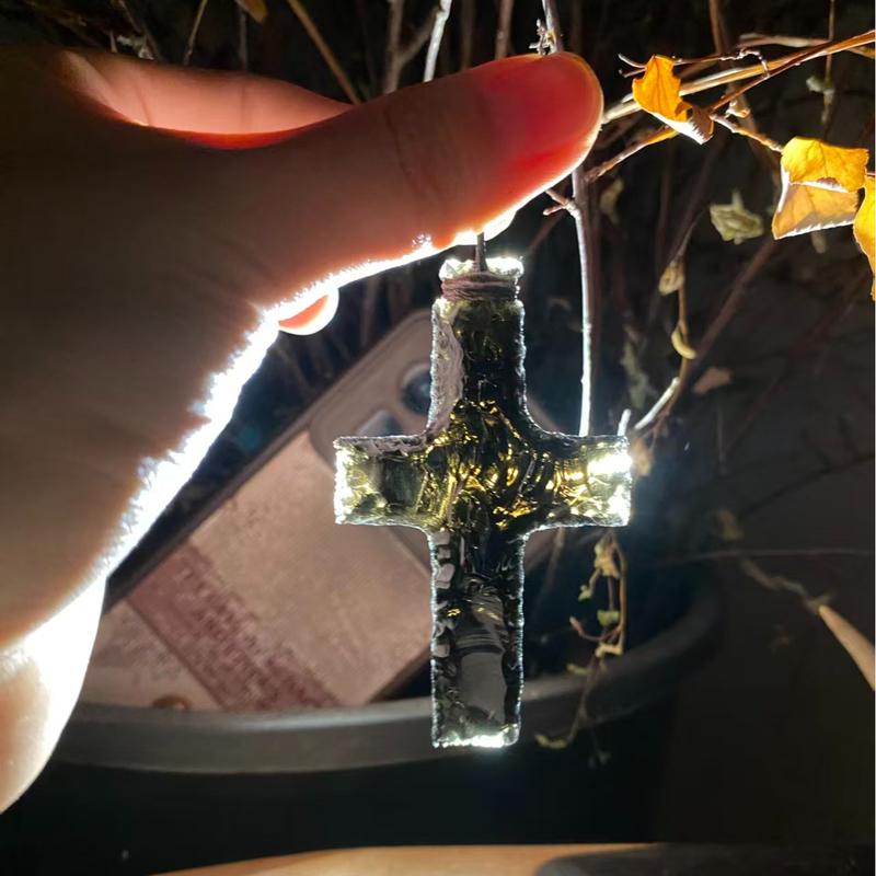 Hmade H-carved Black Obsidian Stone Necklace with Transparent Inlaid Design Encased in Resin for Unique Unisex Statement Ideal for Gift Foldable Christmas Tree Lights Day of the Dead Decorations Set Canvas Tote Bag Star Stripe Wreath Bows