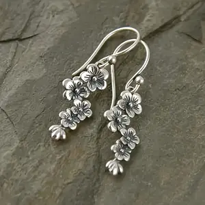 Retro Bohemian Flower-Shaped Drop Earrings Women's Elegant Romantic Accessories Conveying Warmth and Deep Affection
