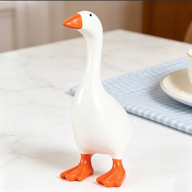 7-Inch Desk Goose Statue with Magnetic Beak - Durable Playful Office Stationery & Supplies, Home Supplies, Key Holder, Cute Women's Gifts for Home Decor (1 Target Group, 2 Usage Scenarios)
