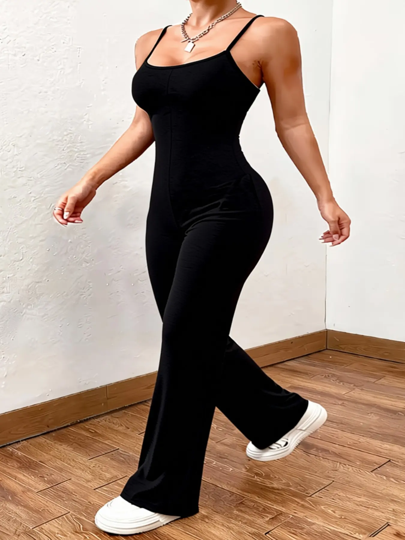 Women's Solid Color Adjustable Straps Spaghetti Strap Sleeveless Elastic Fashion Jumpsuit with Pockets, High Waisted Loose Fit Flare Pants, Casual Comfortable All Season Wear Stretchy Jumpsuit