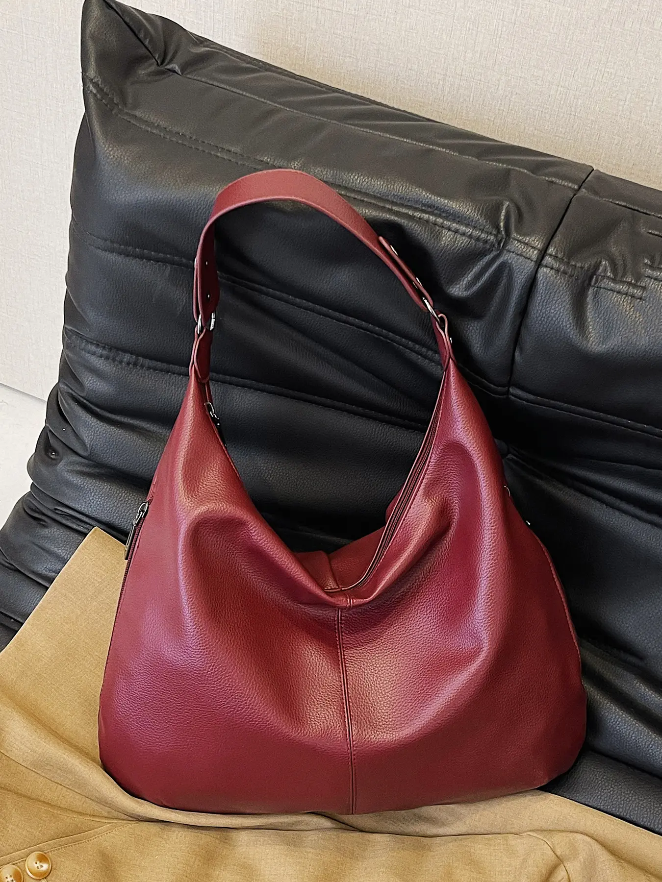 Textured underarm dumpling shoulder bag, simple soft leather shoulder commuter bag, Hobo Dumpling Purse, Hobo Shoulder Bags, Fashion Shoulder Bag, suitable for daily matching