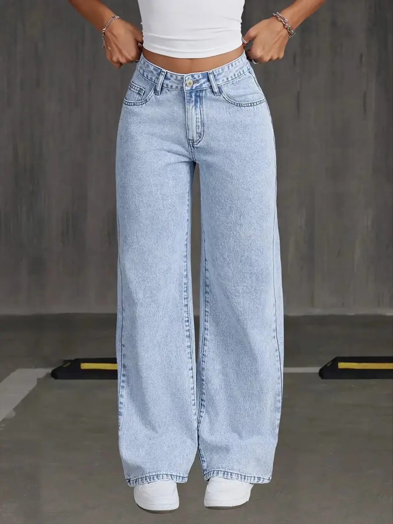 Women's Wide Leg Jeans, Light Wash Casual Simple Denim, All Seasons Wear, Versatile Everyday Use, Loose Fit, Loose Cut Jeans, Baggy, Oversized, Natural Waist, Pants, Streetwear, Womenswear, Casual Fashion Denim, Bottoms