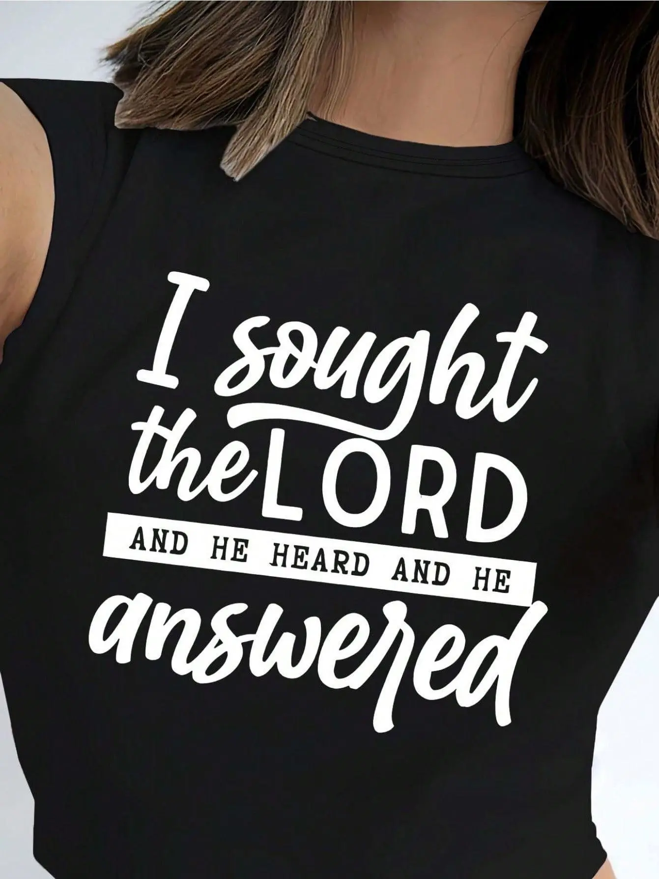 Women's Plus Size   Short Sleeve Crew Neck T-Shirt - With "I Sought The Lord And He Heard And He Answered" Faith Graphic (White Font Design), Soft Breathable Casual Top Suitable For Daily Leisure & Faith-Inspired Gatherings