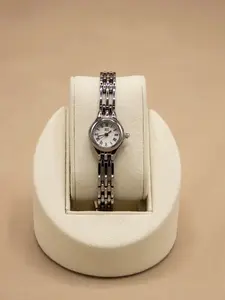 Safi Silver Women's Watch Stainless Steel Elegant Roman Dial Tarnish Resistant Quartz Movement