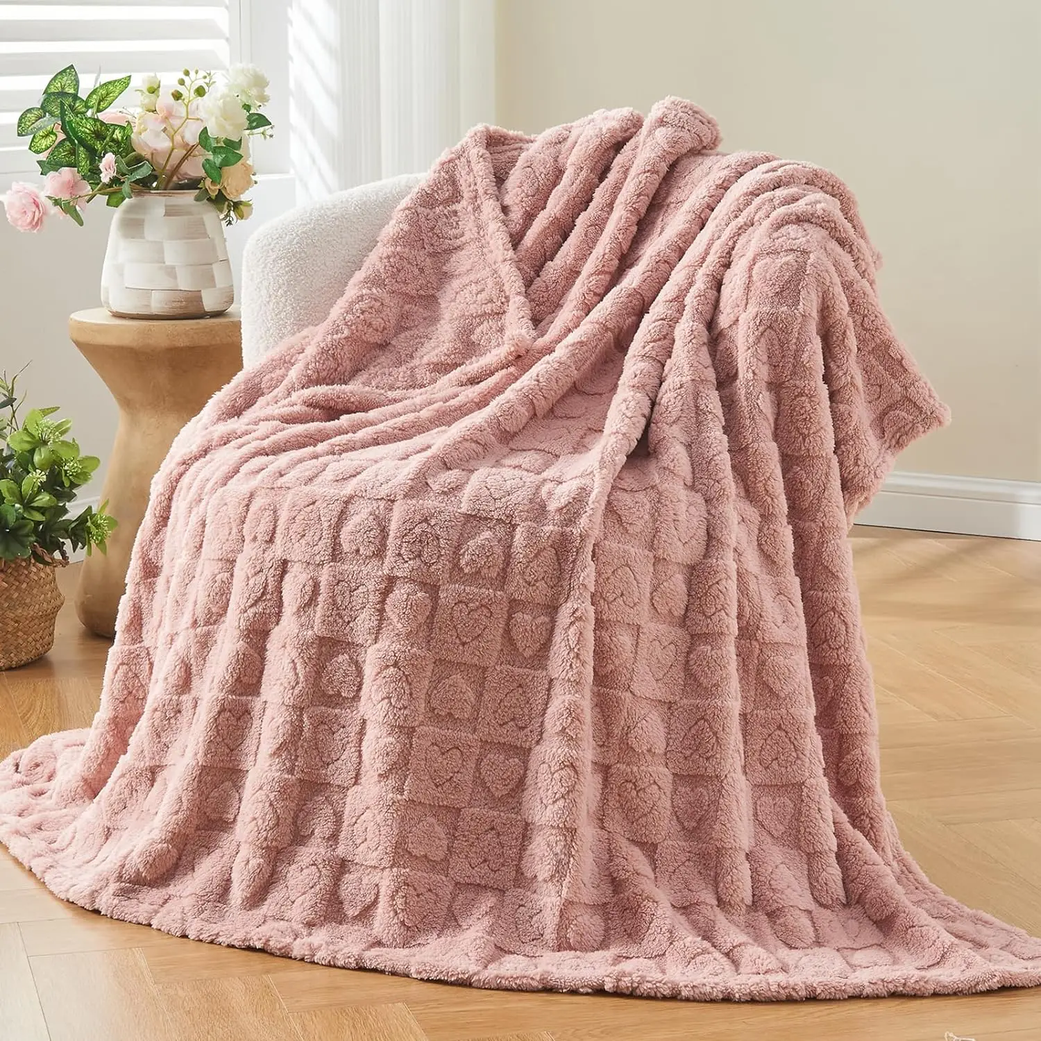 Heart Checkered Pattern Throw Blanket, 1/3 Counts Soft Warm Blanket, Washable Lightweight Fuzzy Blanket for Couch Sofa Bed Office