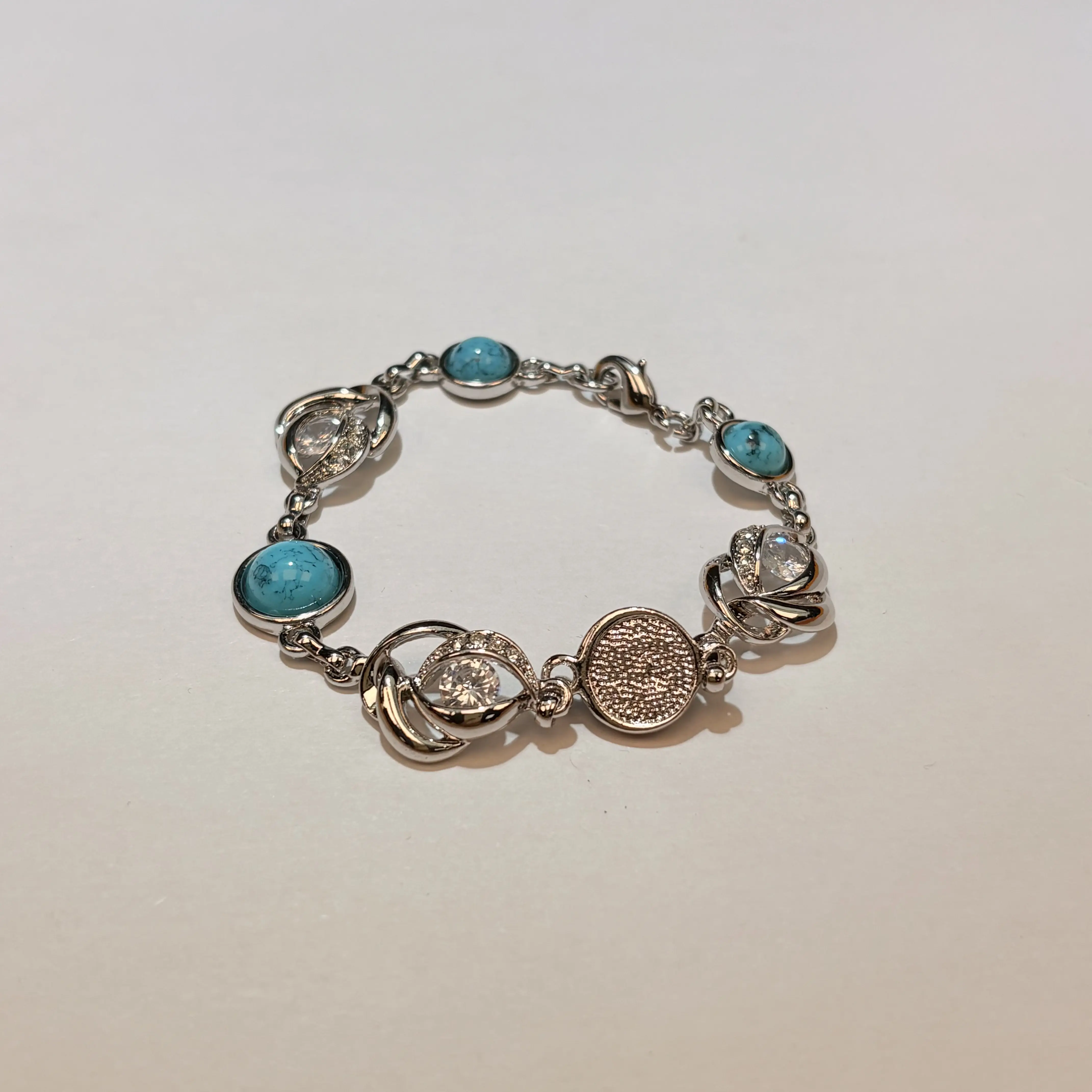 Low-Key Luxury Boutique Bracelet, Collectible Accessory with Elegance and Pure Lines